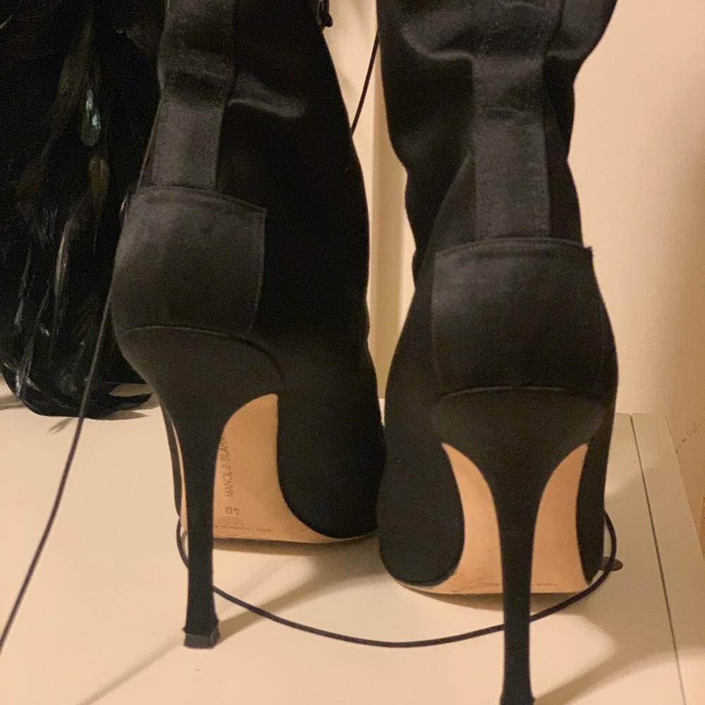 Manolo Blahnik, 40, Satin High-Knee Lace-Up heels - Picture 5 of 6